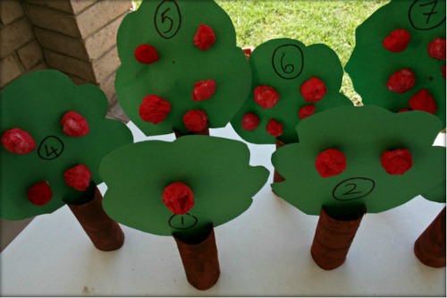 TODDLER APPLE TREE CRAFTS with sensry paint