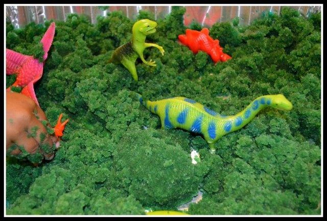 pretend play ideas with dinosaurs