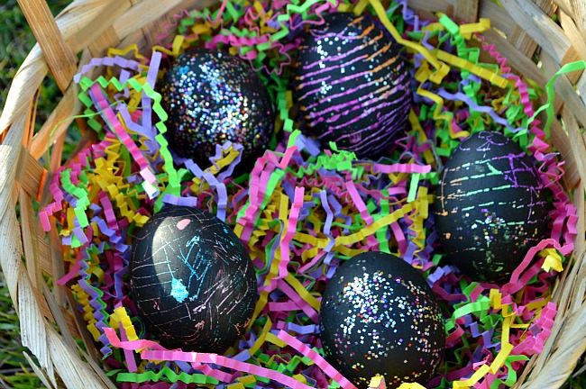 easter egg decorating idea for kids