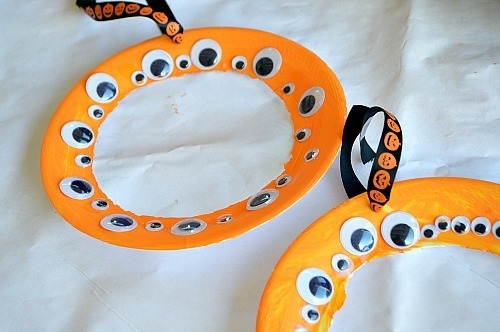 paper plate toddler wreaths for halloween