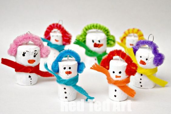 Recycled Christmas Ornaments - cork snowmen